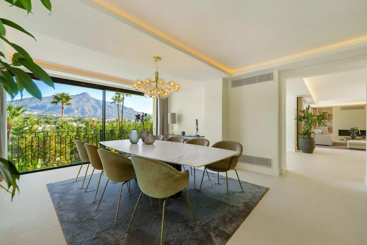 5-bedroom Villa In Marbella, Spain (648 M²)