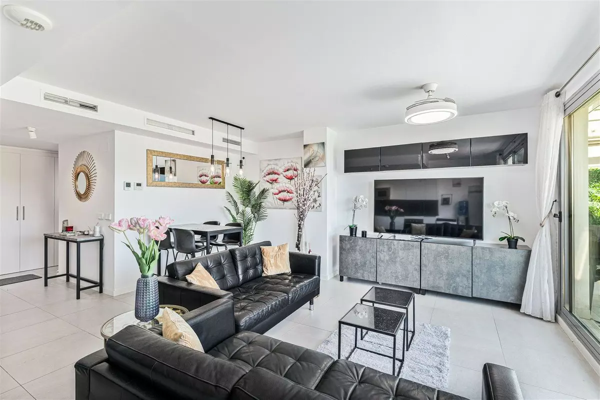 3-bedroom Apartment In Estepona, Spain (125 M²)