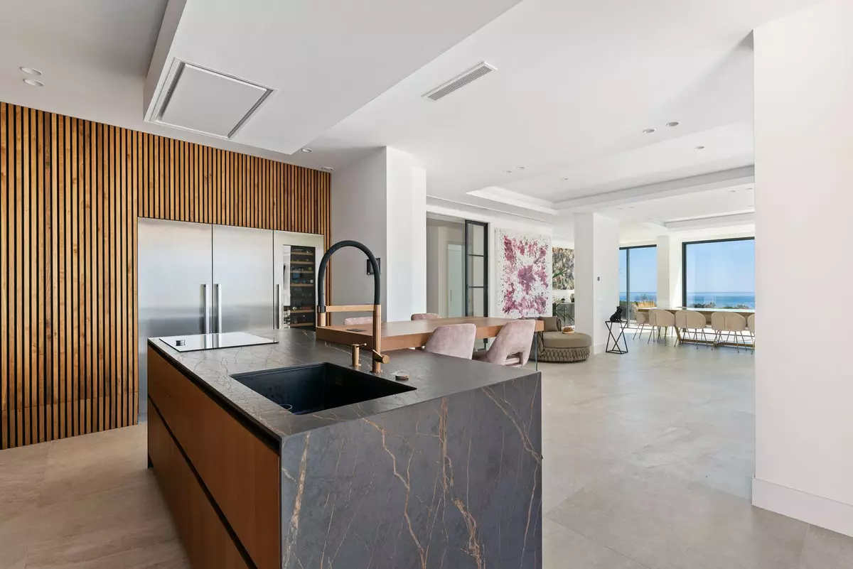 4-bedroom Villa In Marbella, Spain (429 M²)