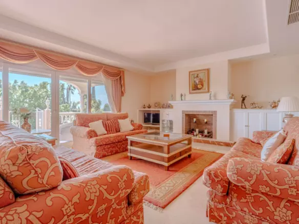 5-bedroom Villa In Estepona, Spain (282 M²)