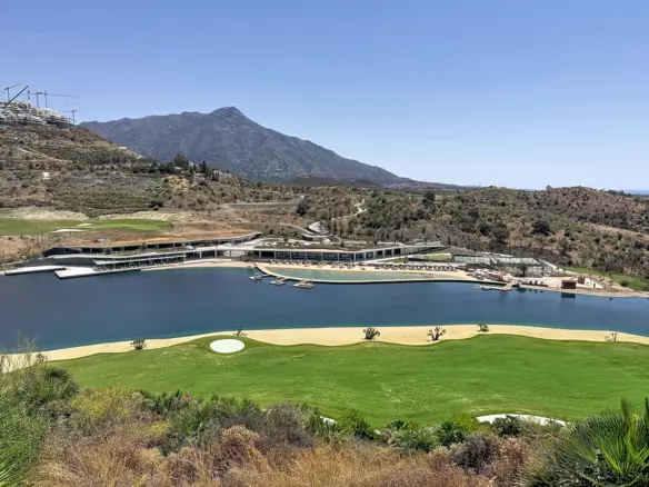 3-bedroom Apartment In Benahavis, Spain (150 M²)