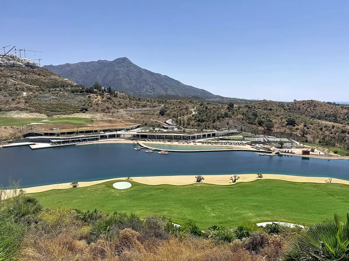 3-bedroom Apartment In Benahavis, Spain (150 M²)