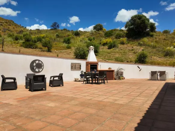 3-bedroom Villa In Álora, Spain (148 M²)