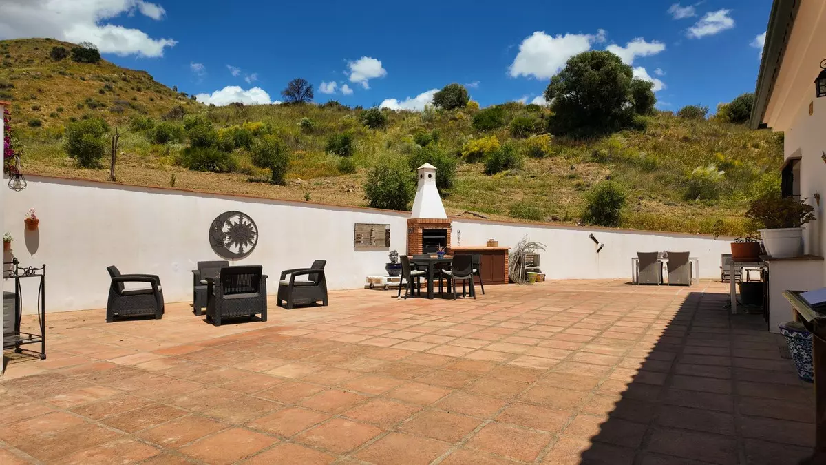 3-bedroom Villa In Álora, Spain (148 M²)
