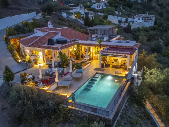 4-bedroom Villa In Cómpeta, Spain (227 M²)