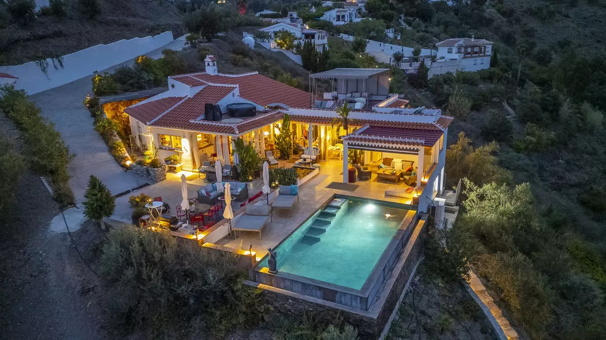 4-bedroom Villa In Cómpeta, Spain (227 M²)