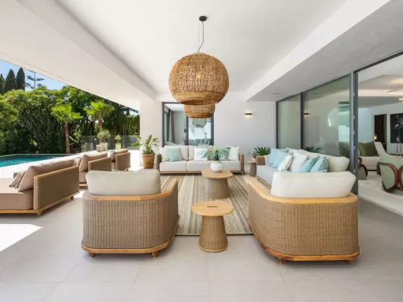 5-bedroom Villa In Marbella, Spain (627 M²)