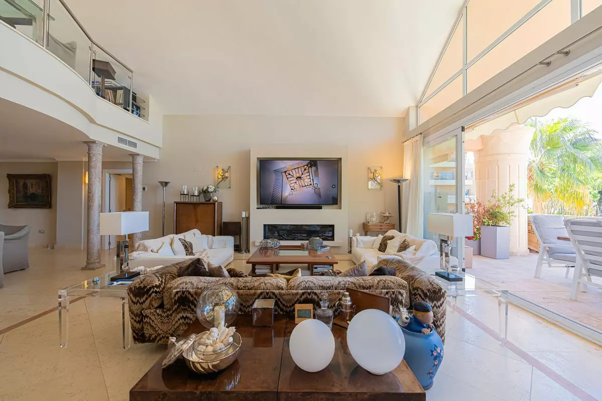 3-bedroom Apartment In Marbella, Spain (263 M²)