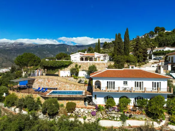 5-bedroom Villa In Cómpeta, Spain (299 M²)