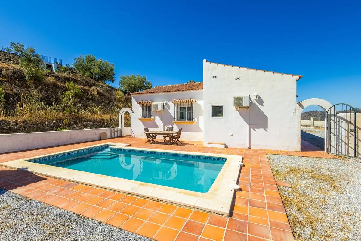 3-bedroom Country House In Cómpeta, Spain (178 M²)