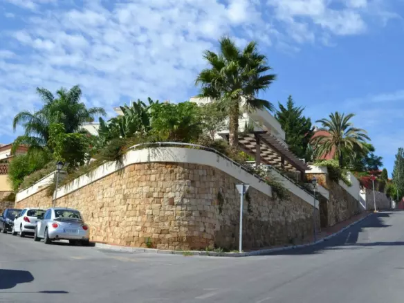 7-bedroom Villa In Alhaurín De La Torre, Spain (635 M²)