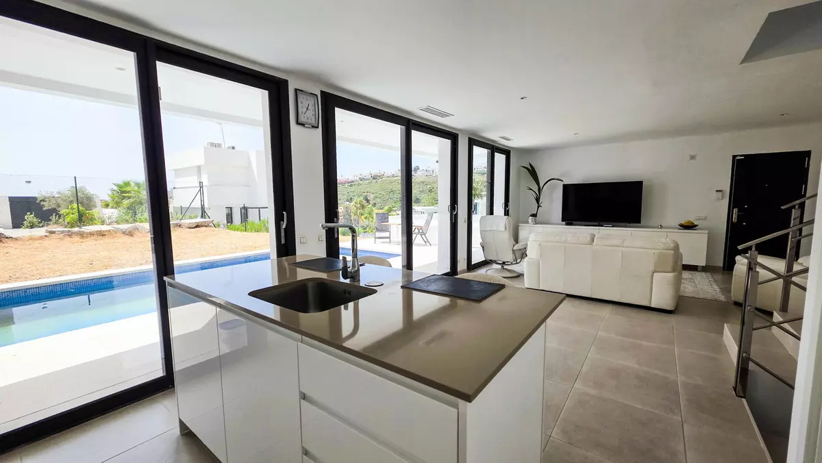 3-bedroom Villa In Manilva, Spain (218 M²)
