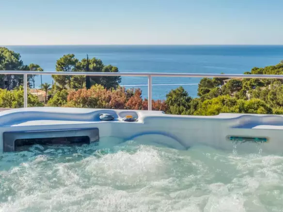 5-bedroom Villa In Calvià, Spain (324 M²)