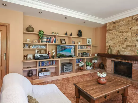 3-bedroom Villa In Guaro, Spain (250 M²)