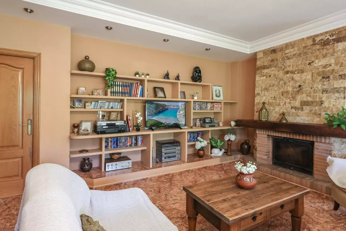 3-bedroom Villa In Guaro, Spain (250 M²)