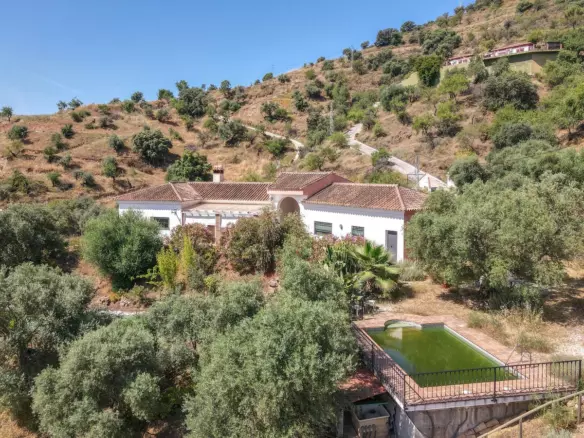 3-bedroom Villa In Guaro, Spain (184 M²)