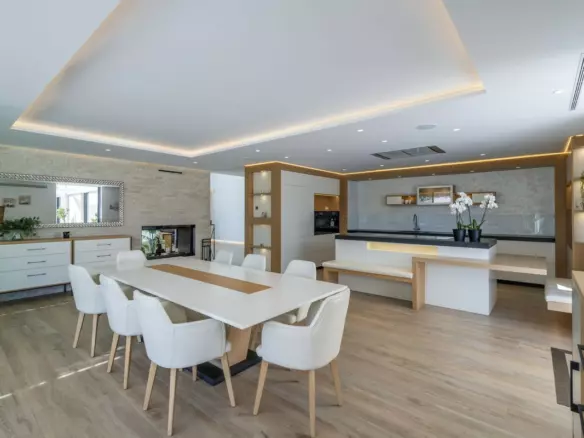 7-bedroom Villa In Estepona, Spain (1.373 M²)