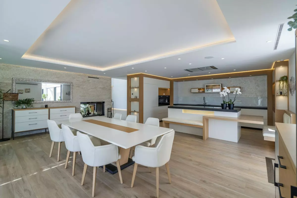 7-bedroom Villa In Estepona, Spain (1.373 M²)