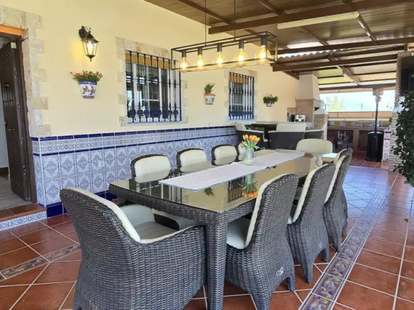 5-bedroom Country House In Coín, Spain (197 M²)