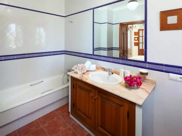 5-bedroom Country House In Serrato, Spain (312 M²)