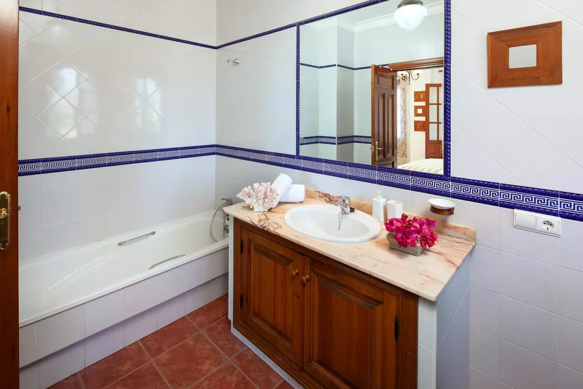 5-bedroom Country House In Serrato, Spain (312 M²)