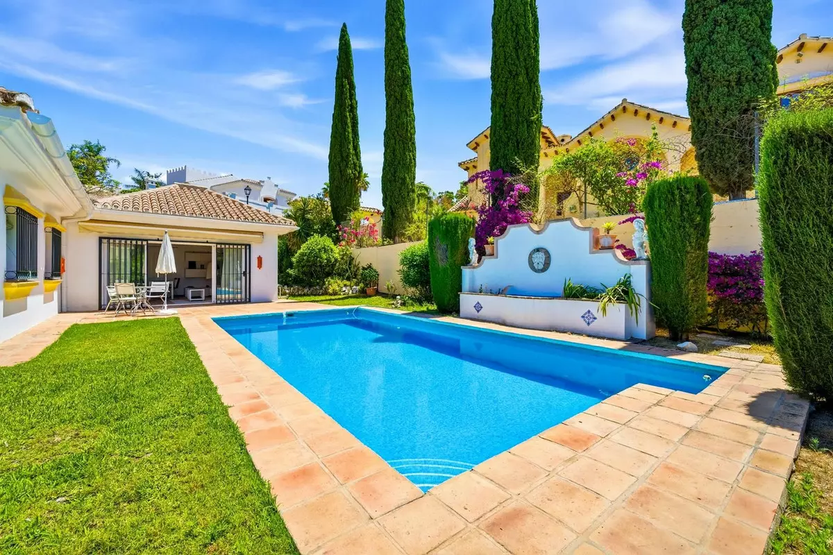 2-bedroom Villa In Benahavis, Spain (266 M²)