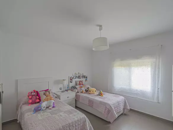 5-bedroom Villa In Marbella, Spain (275 M²)
