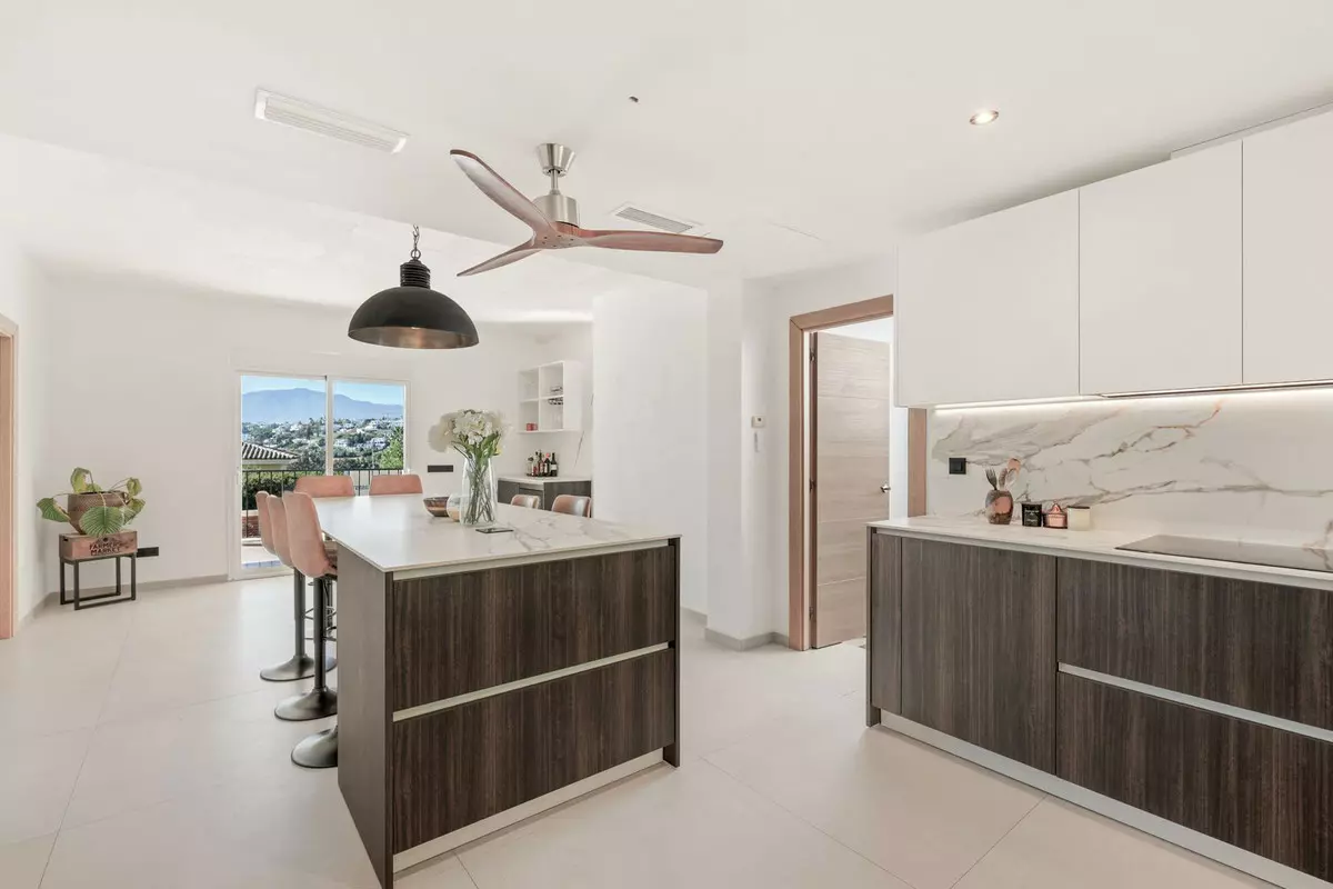 4-bedroom Villa In Estepona, Spain (341 M²)