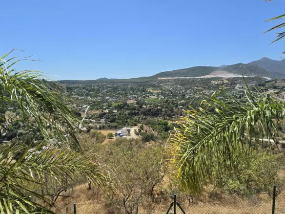 5-bedroom Country House In Coín, Spain (197 M²)