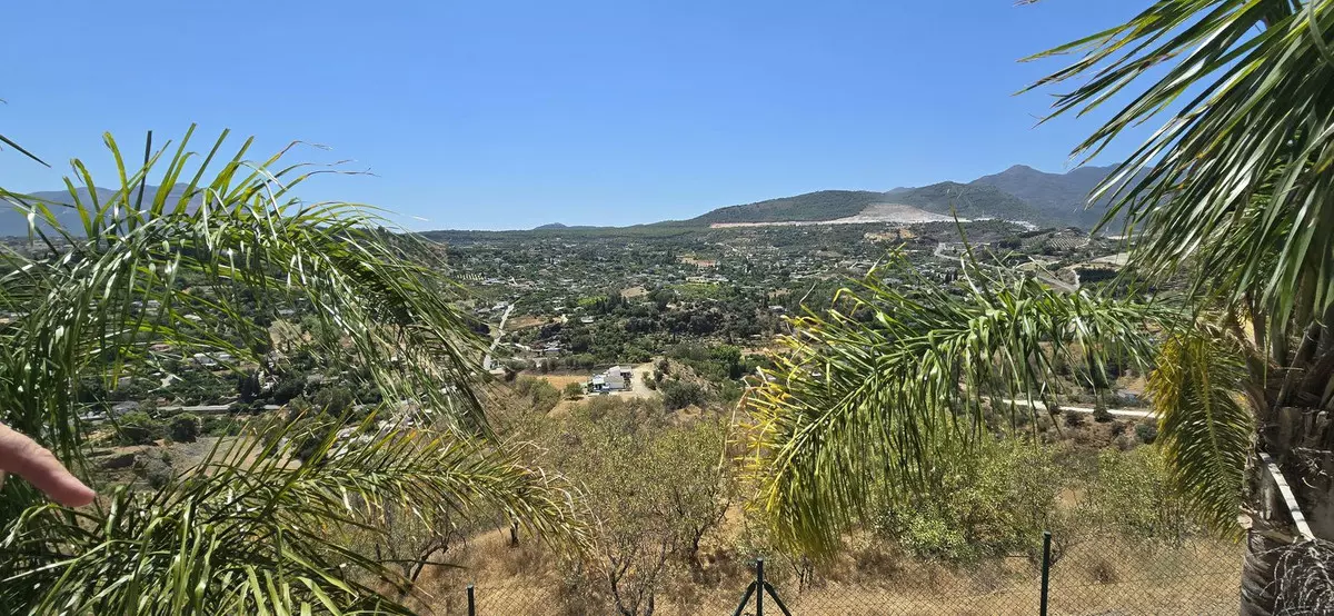 5-bedroom Country House In Coín, Spain (197 M²)