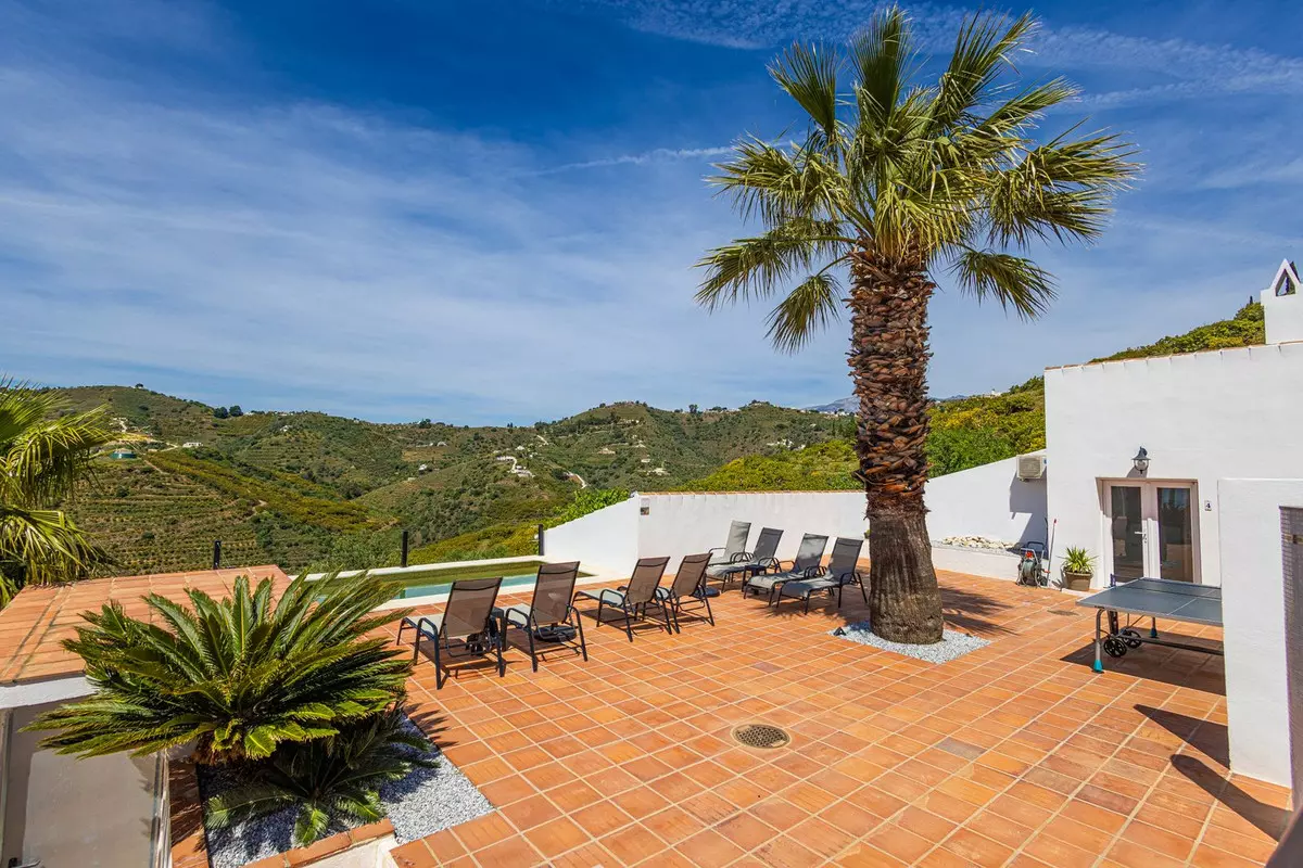7-bedroom Villa In Cómpeta, Spain (381 M²)