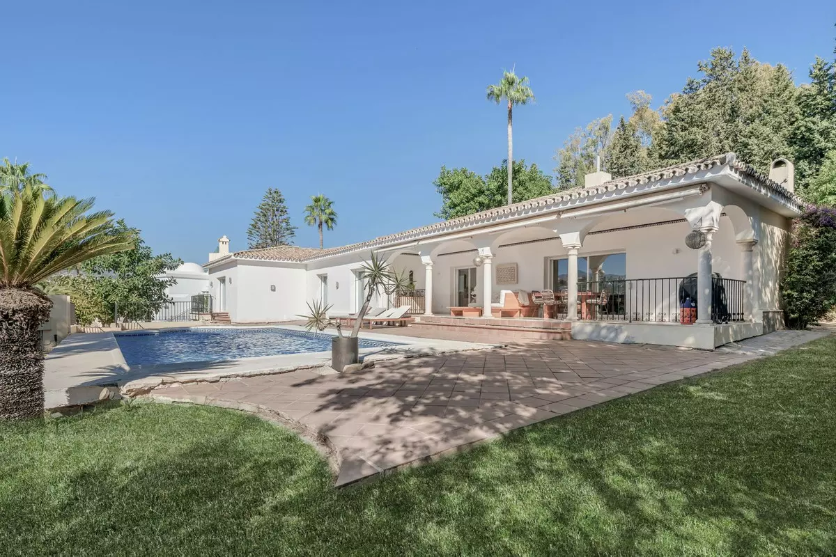 4-bedroom Villa In Estepona, Spain (341 M²)