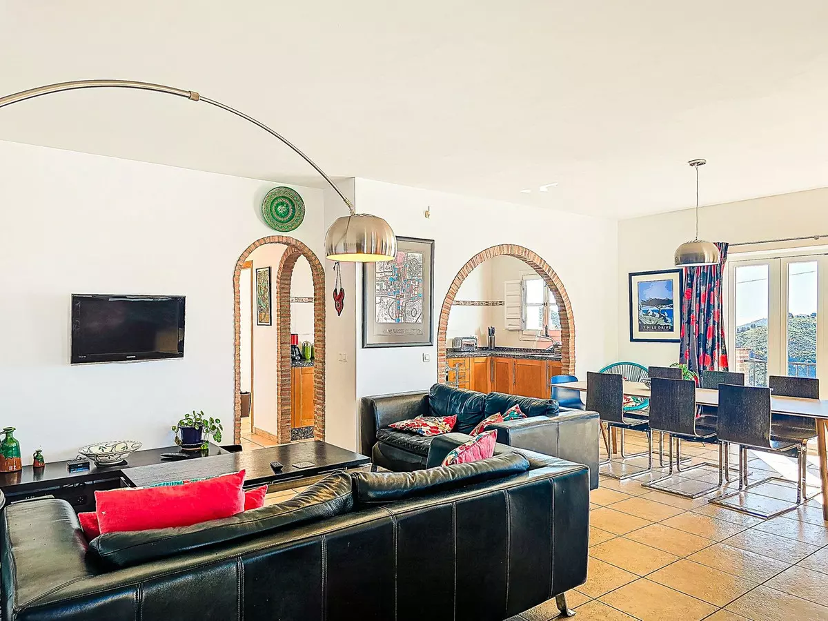 5-bedroom Villa In Cómpeta, Spain (299 M²)