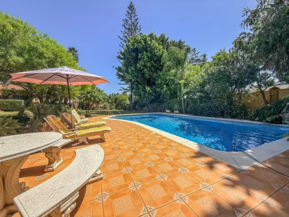6-bedroom Villa In Estepona, Spain (531 M²)