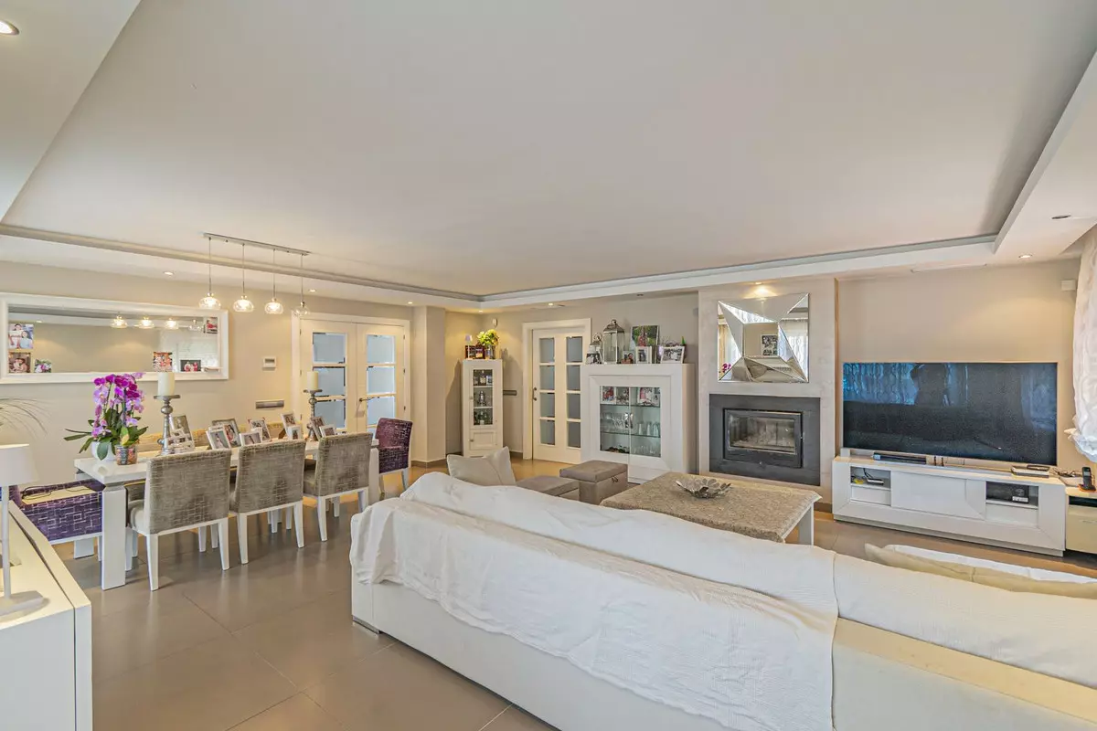 5-bedroom Villa In Marbella, Spain (275 M²)