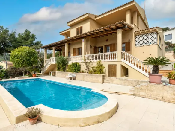 4-bedroom Villa In Calvià, Spain (400 M²)
