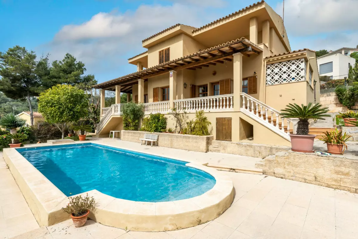 4-bedroom Villa In Calvià, Spain (400 M²)