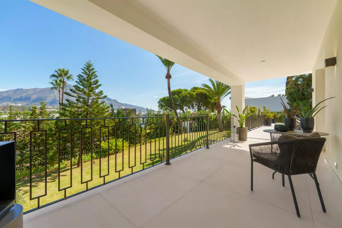 5-bedroom Villa In Marbella, Spain (648 M²)