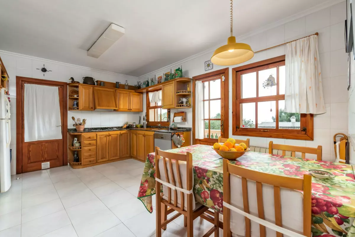 4-bedroom Villa In Calvià, Spain (400 M²)