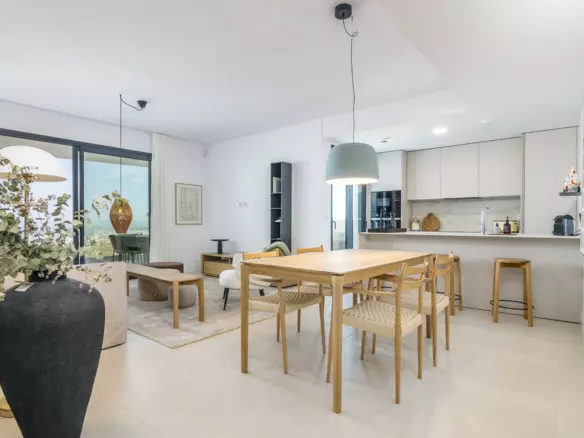 3-bedroom Apartment In Fuengirola, Spain (178 M²)