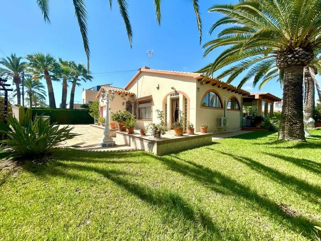 3-bedroom Villa In Orihuela, Spain (141 M²)