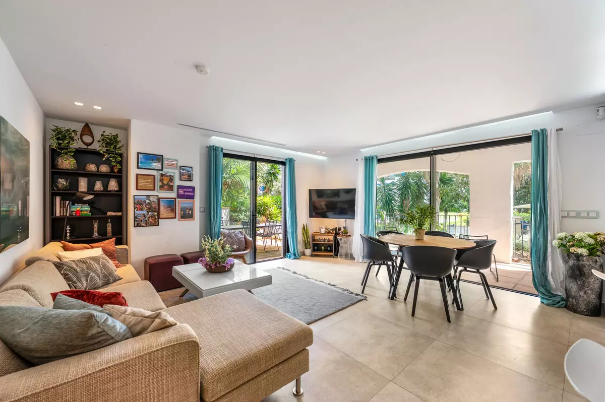 3-bedroom Apartment In Marbella, Spain (154 M²)