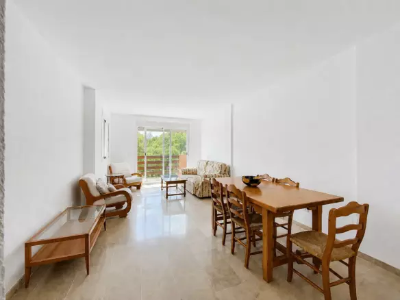 3-bedroom Apartment In Casares, Spain (122 M²)