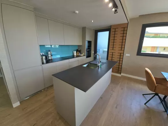 2-bedroom Apartment In Fuengirola, Spain (145 M²)