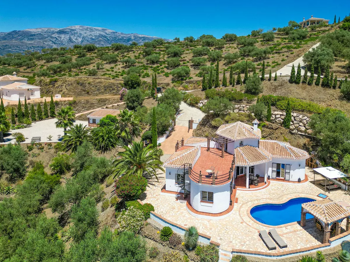 4-bedroom Villa In Vélez – Málaga, Spain (181 M²)