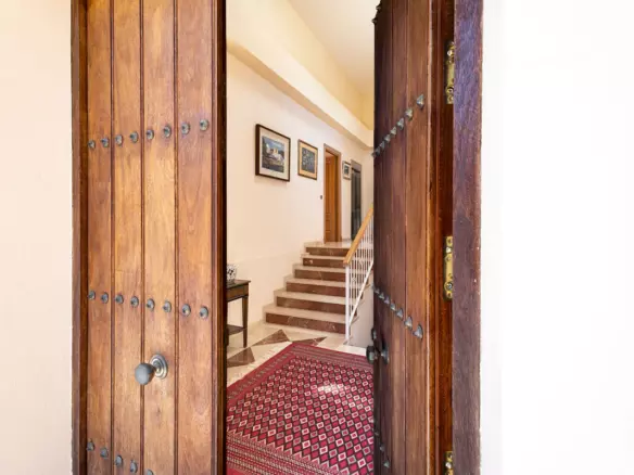 7-bedroom Villa In Estepona, Spain (1.425 M²)