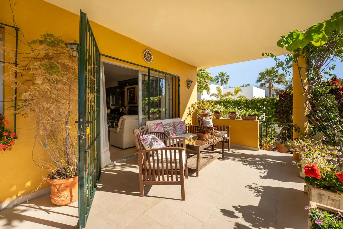5-bedroom Villa In Estepona, Spain (169 M²)