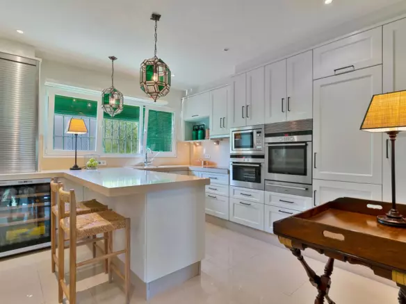 3-bedroom Villa In Estepona, Spain (272 M²)