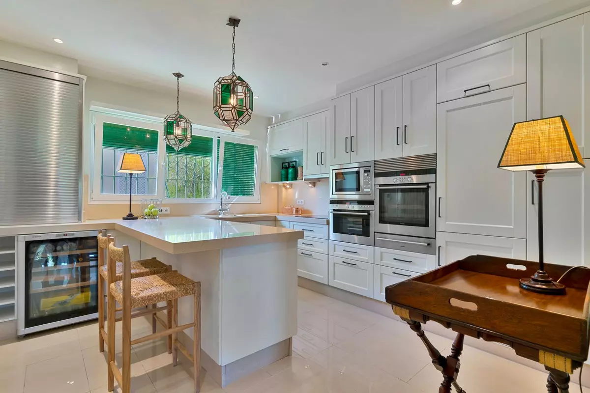 3-bedroom Villa In Estepona, Spain (272 M²)