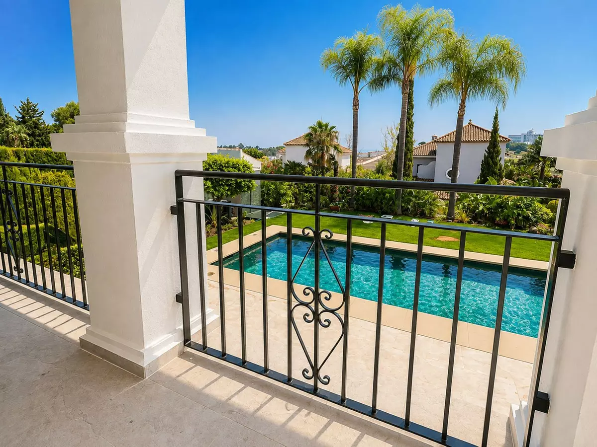 6-bedroom Villa In Estepona, Spain (399 M²)